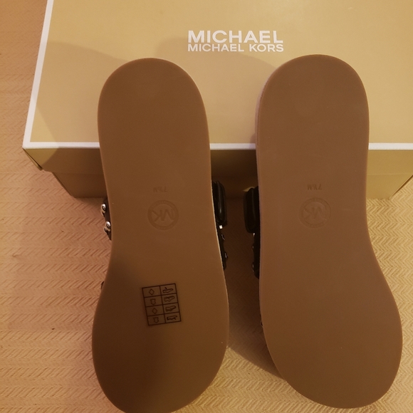 Brand New Michael Kors Ansel Sandals - Picture 4 of 6